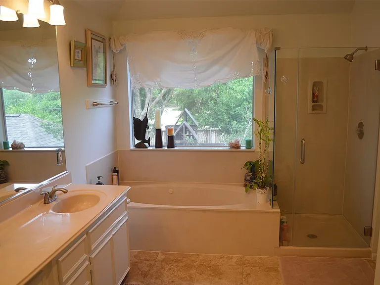 4635 Meadow Green Dr — Photo 3