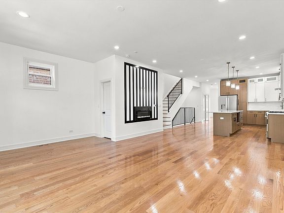 3rd image of 904 N Trumbull Ave