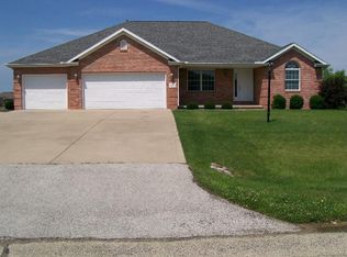 3303 S Thorncrest Ct, Mapleton, IL 61547