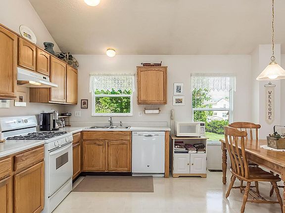 3rd image of 70 Brooksedge Dr E