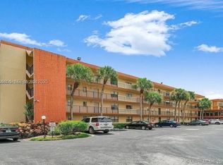 9440 SW 8th St APT 402, Boca Raton, FL 33428