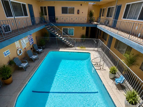 6961 Whitsett Ave, North Hollywood, CA