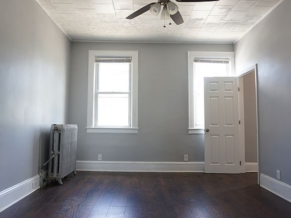 Living Room (2nd view)