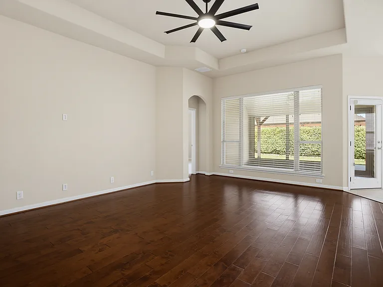 30612 Holstein Rd — Photo 17