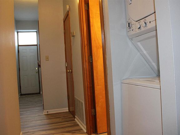 4th image of 2319 S Hickory Ave #1B