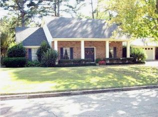 1519 Northlake Cir, Jackson, MS 39211