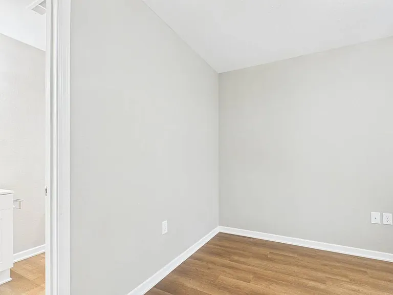 306 W Market St — Photo 19
