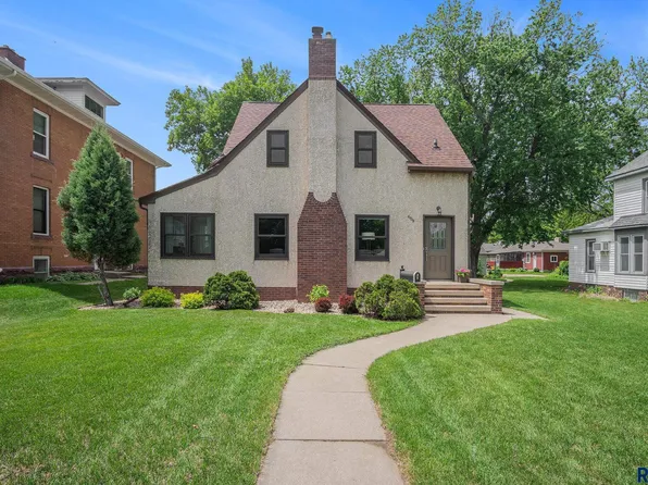 609 N Freeman Ave, Luverne, MN 56156