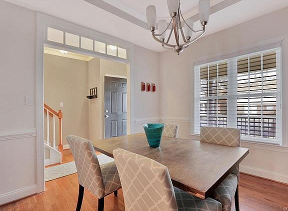 5th image of 3417 1/2 Stuart Ave