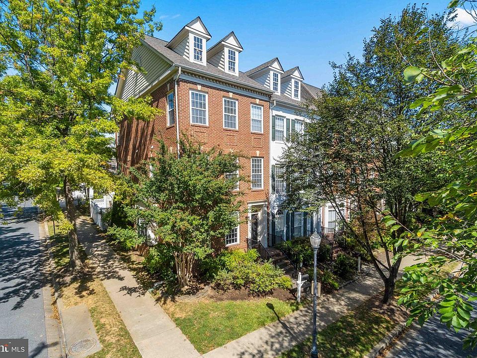 1st image of 461 Lakelands Dr