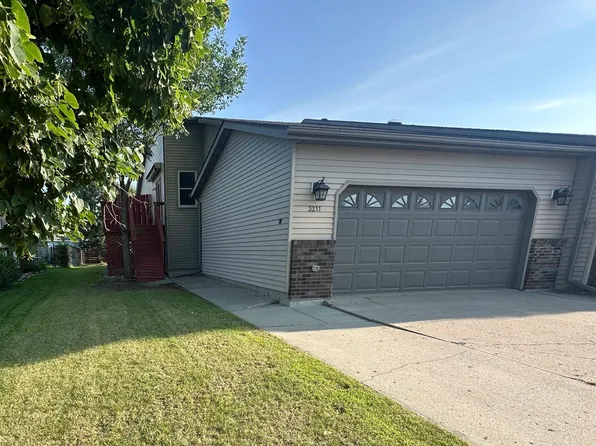 3211 30th Ave S, Fargo, ND 58103