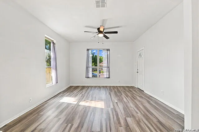 262 E Southcross Blvd — Photo 5
