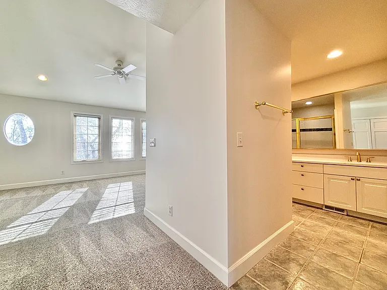 943 E Sage Park Ln — Photo 20