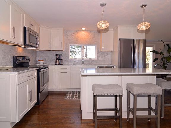 3rd image of 223 Glen Hills Dr