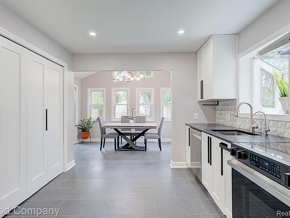 2nd image of 4102 Elmhurst Ave