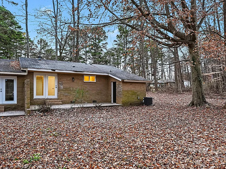 5001 Lakecrest Dr — Photo 16