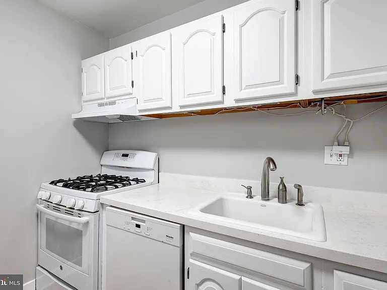 4201 Cathedral Ave NW #511E — Photo 12