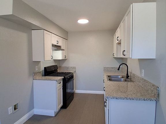 3rd image of 1452 S College Ave #102