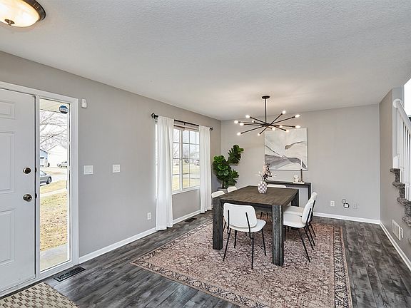 4th image of 825 SE Hummingbird Cir