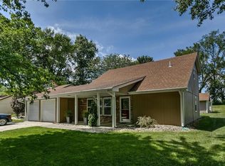116 W 8th St, Kearney, MO 64060