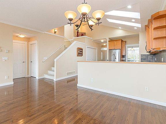 5th image of 500 Russell Rd #6