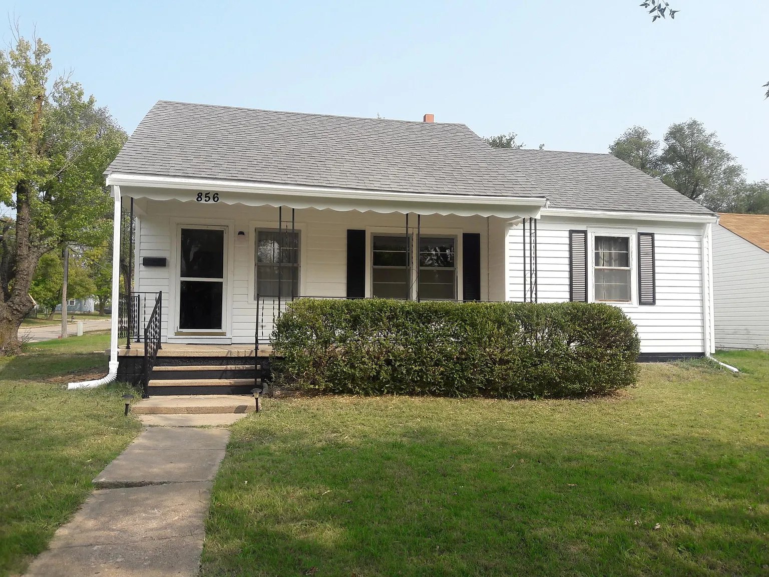 856 N Pinecrest St — Photo 1