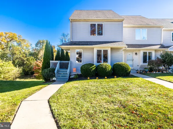 401 Pinebrooke Cir, Downingtown, PA 19335