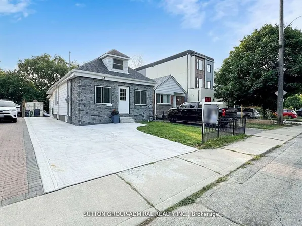 14 Spears St, Toronto, ON M6N 3X7