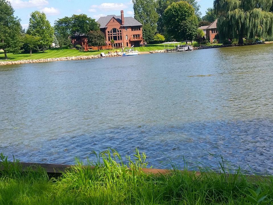 1st image of Lake Hill Dr