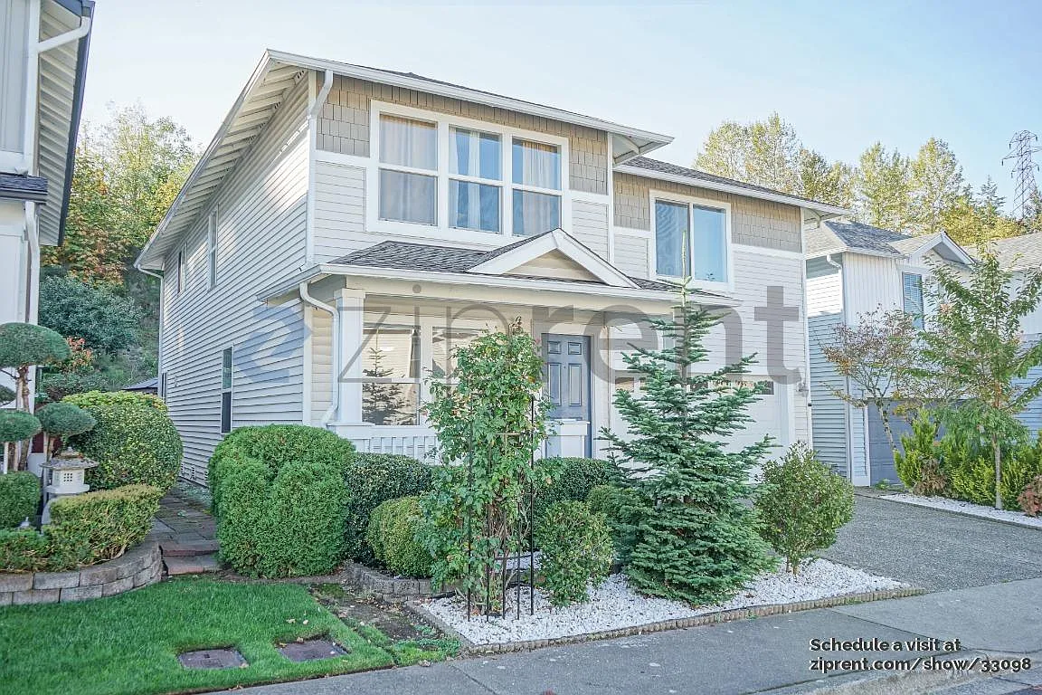 3 bed, 2.5 bath, 2410 sqft, $3,900 — Photo 1