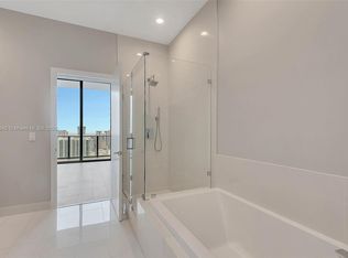 45 SW 9th St APT 4509, Miami, FL 33130