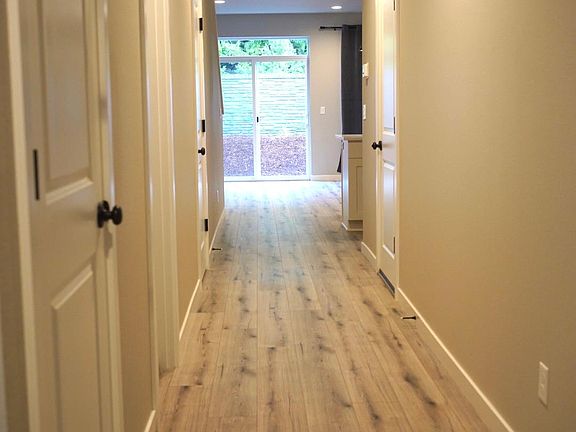Hallway to the kitchen and dinning room