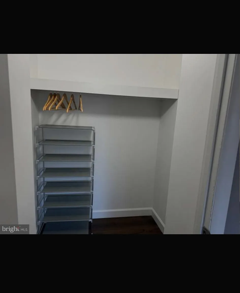 2 bed, 1054 sqft, $2,200 — Photo 4