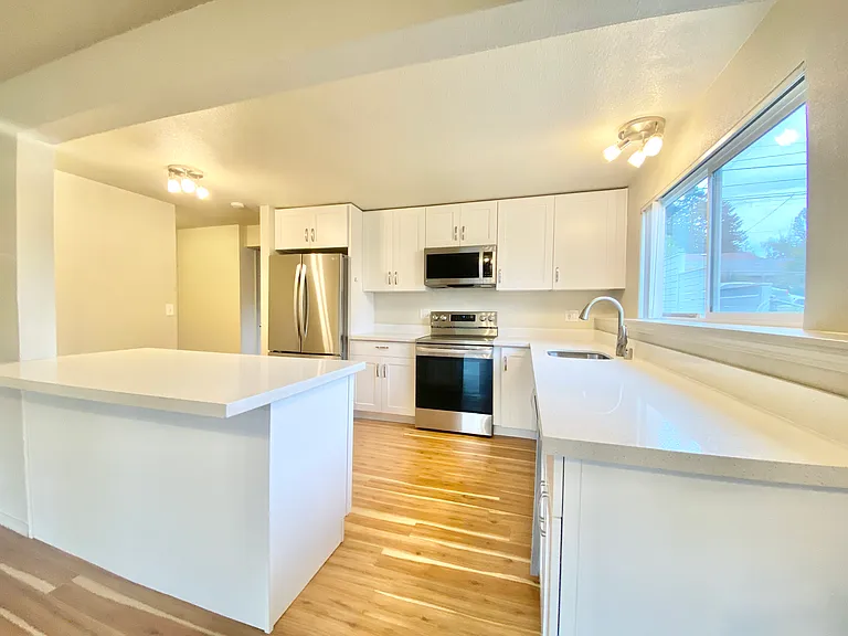 8345 Wabash Ave S — Photo 3
