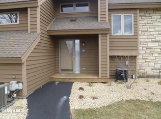 22 Poplar Rdg, Galena, IL 61036