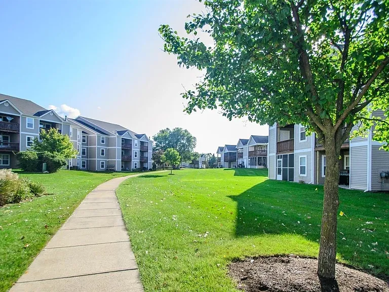 1419 Millbrook Trl — Photo 1