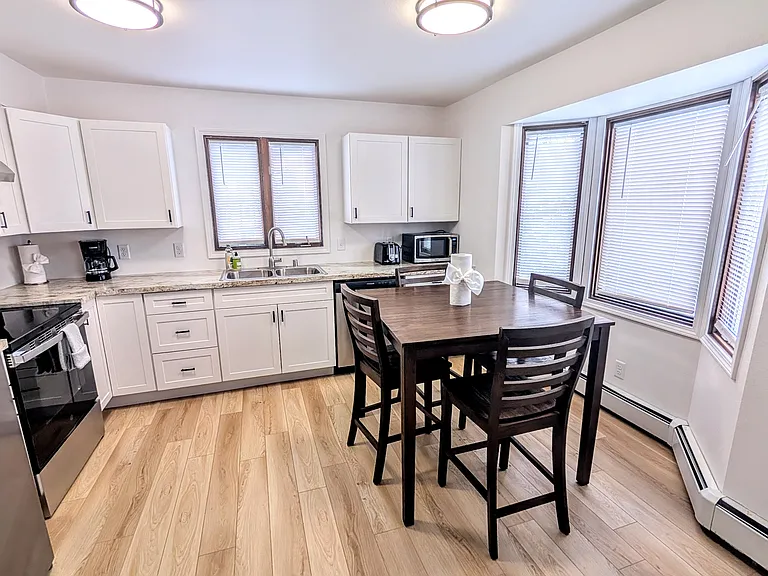 1401 Cordova St #4 — Photo 8