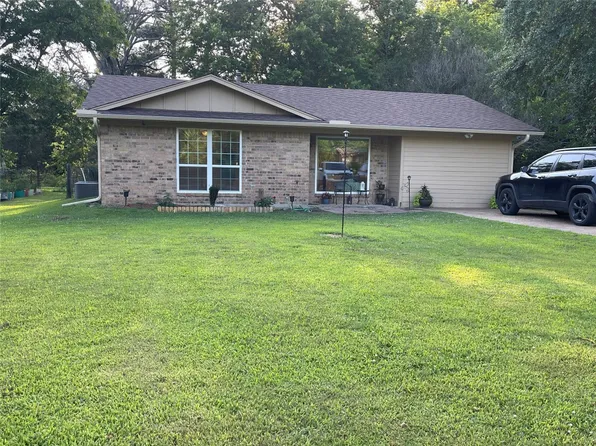 107 N Saint John St, Bogata, TX 75417