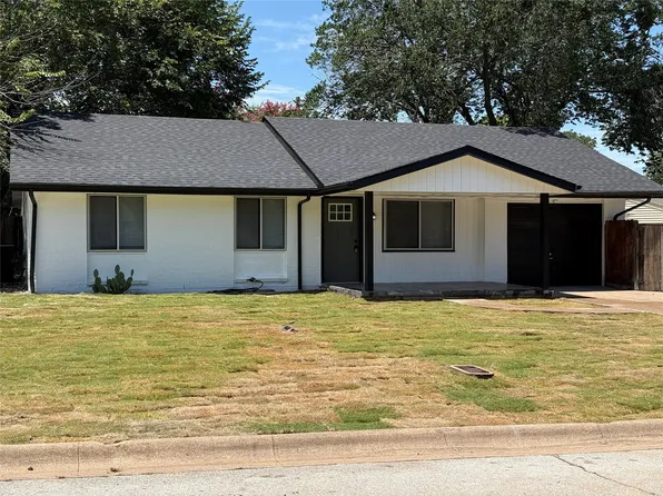 829 James St, Azle, TX 76020