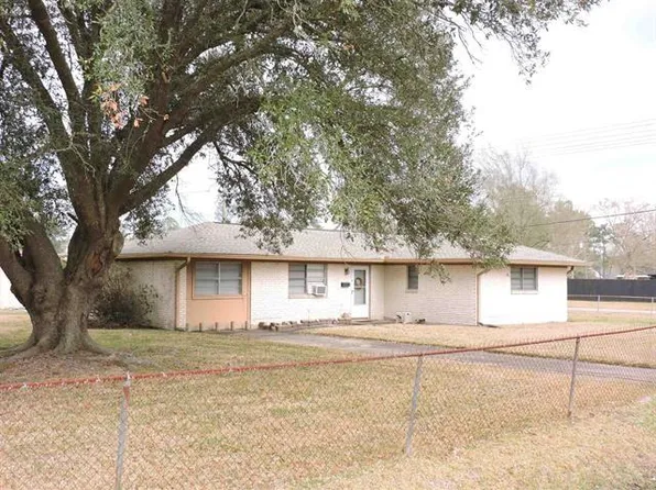 1306 Bassett St, Orange, TX 77632
