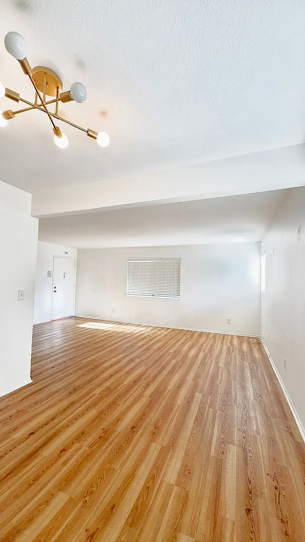 5250 Bellingham Ave. — Photo 2