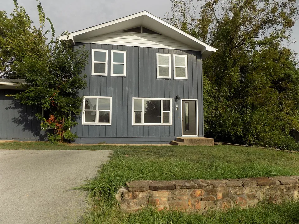 9 Sunset St #B