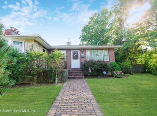 300 Robinson Ave, Staten Island, NY 10312