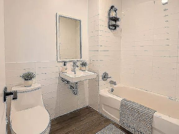 5th image of 368 Shepherd Ave #612A