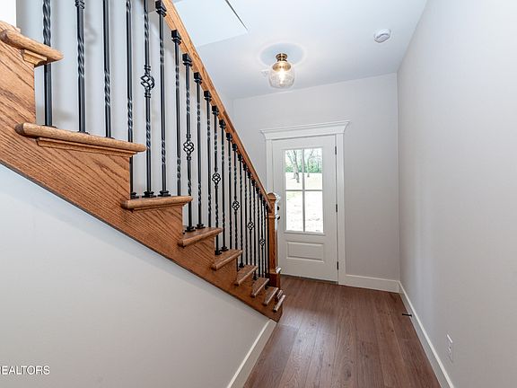 4th image of 745 Maple Grove St