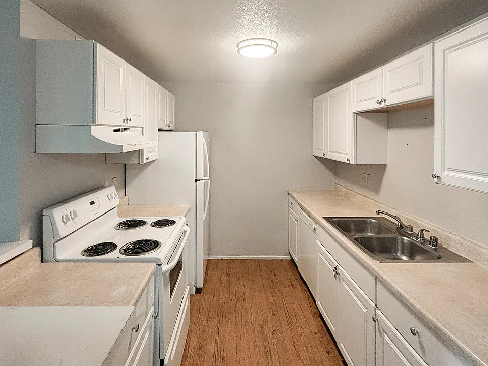 389 S Lincoln Ave #11