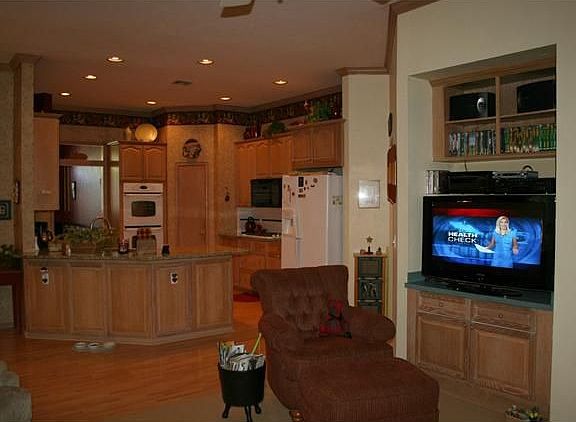 3rd image of 4212 NE 141st St