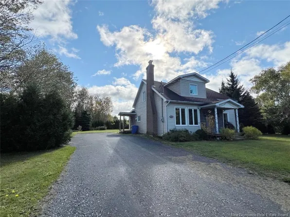 30 Hubert St, Edmundston, NB E3V 0B6