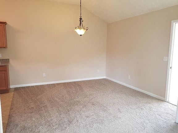 4th image of 528 Rose Cottage Cir