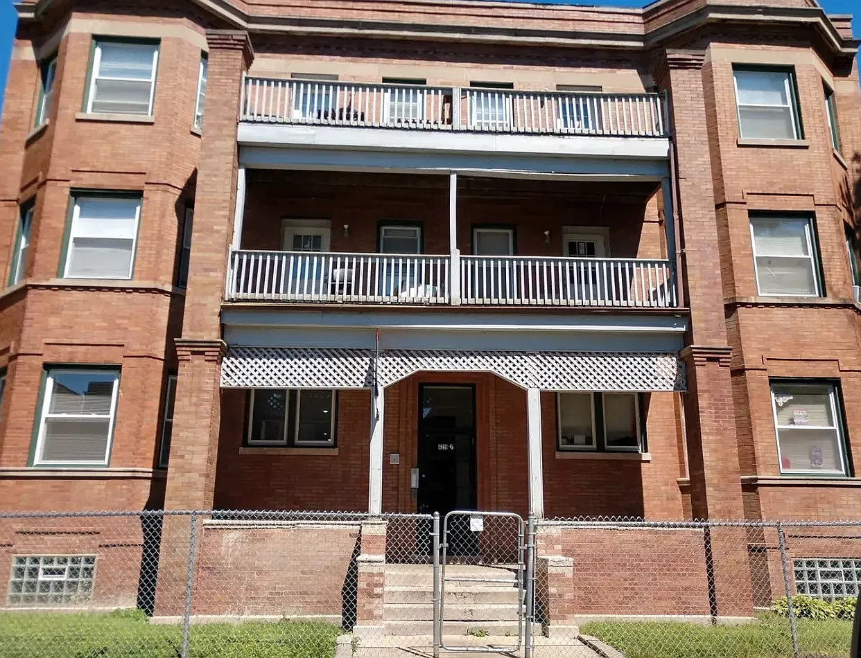 4 bed, $1,950 — Photo 2